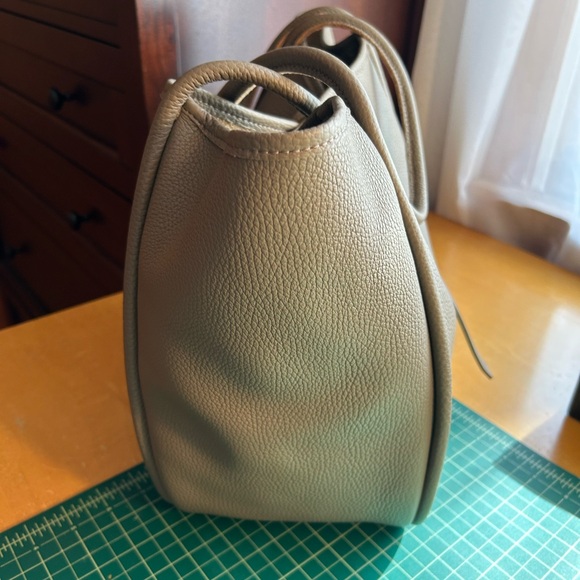 Oliveve Ellis Hobo in Portobello - Picture 5 of 12